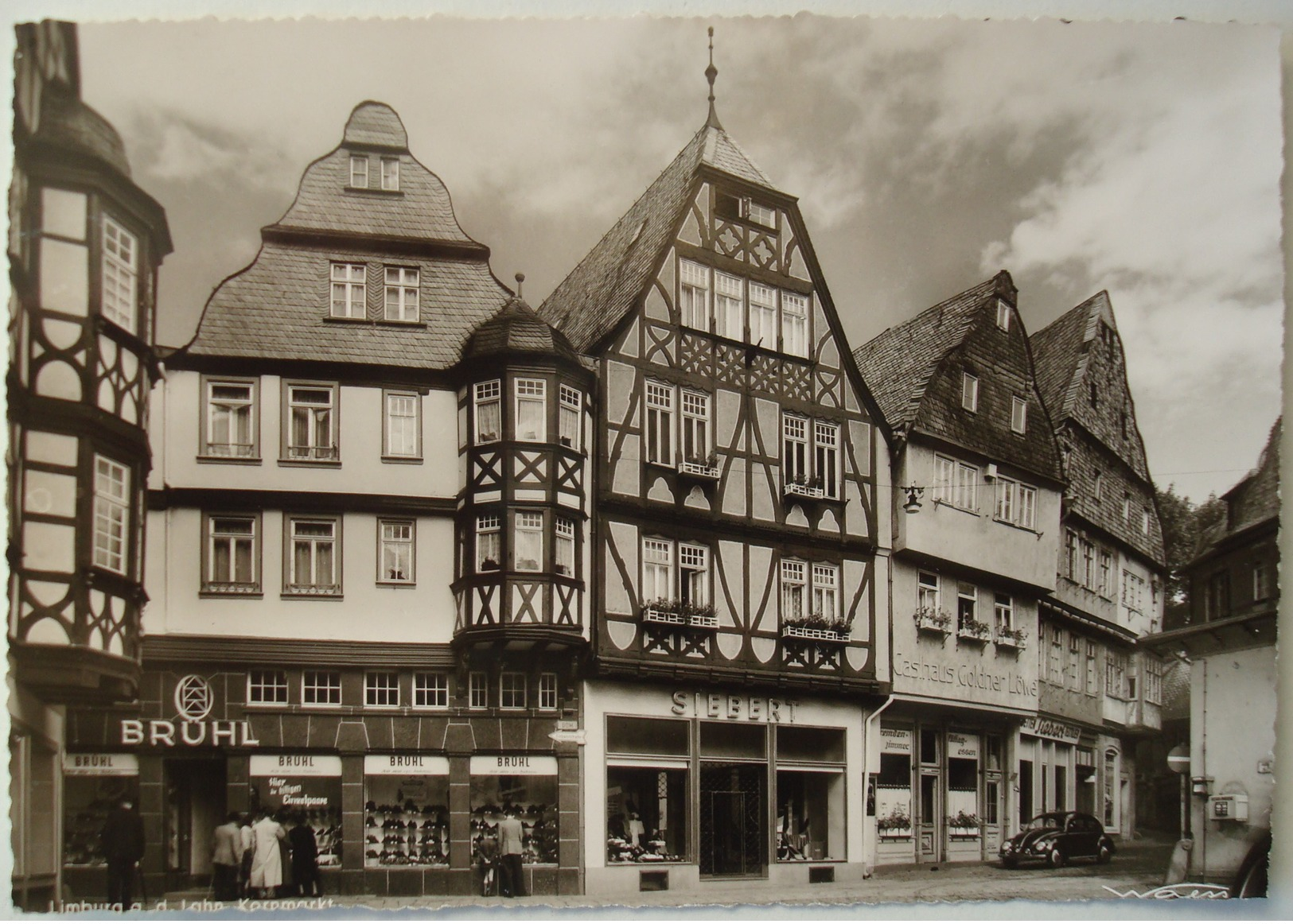 VW Coccinelle à Limburg An Der Lahn, Kornmarkt. - Ca. 1959. - Voitures De Tourisme