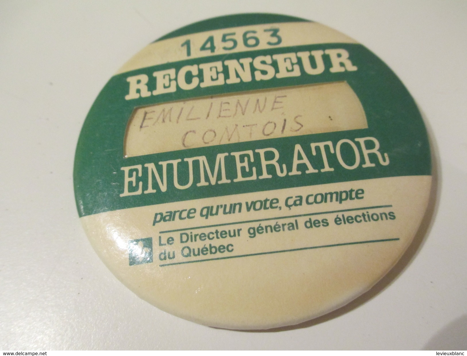 Badge événementiel Ancien /Canada/Montréal /Elections/ Recenseur/Emilienne COMTOIS/1980 - 1985     BAD83 - Autres & Non Classés