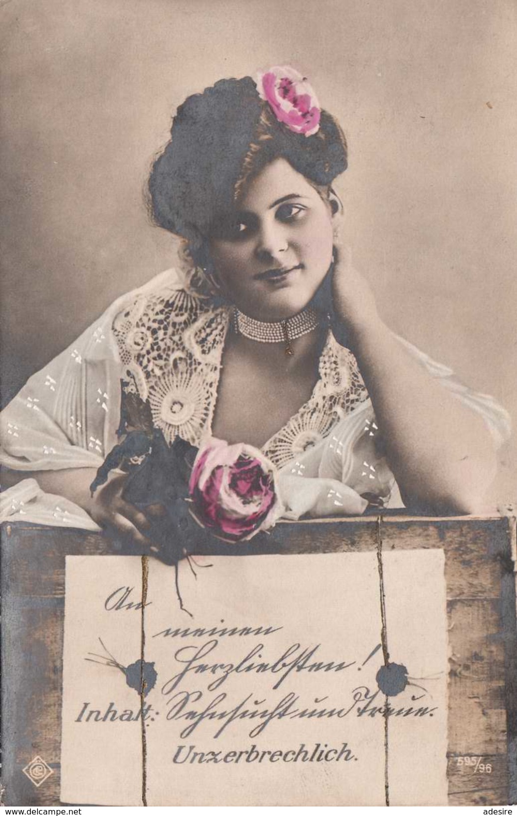 Junge Hübsche Frau Mit Blume Im Haar In Erotischer Pose, Karte Um 1910 - Frauen