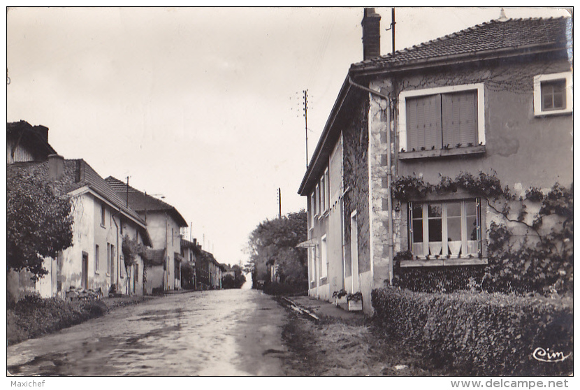 Beaupont - Rue Principale - Circulé 1957 - Non Classés