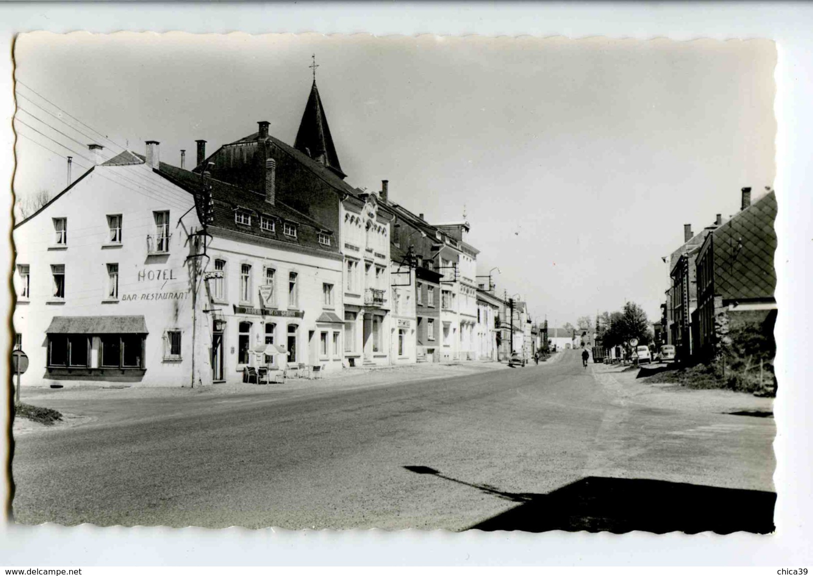 C 19012  -  Etalle  -  La Grand'rue Et L'Eglise  -  Photo Véritable - Etalle