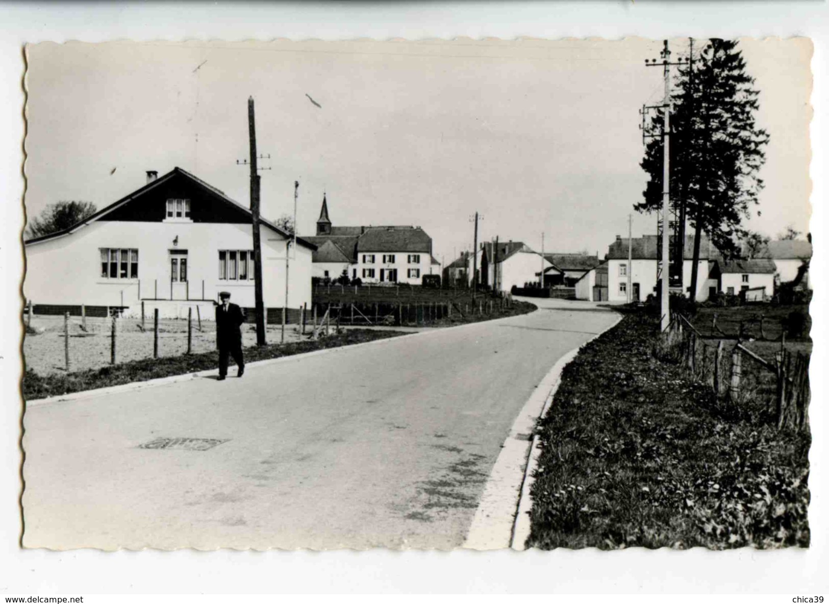 C 19019  -  Ebly   -   Centre Du Village   -  Photo Véritable - Leglise