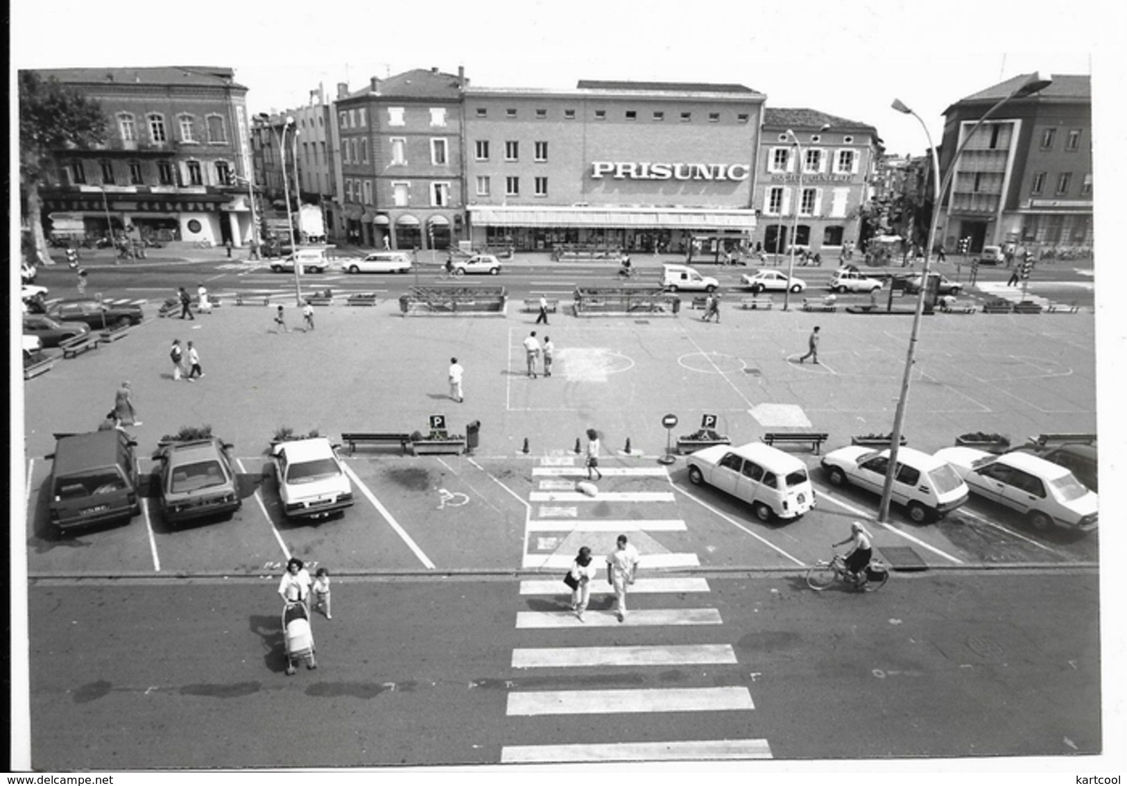 Albi Tarn - Parking Avec Voitures Centre Ville Magasin Prisunic  - Véritable Photo 11X17cm Env - Lieux