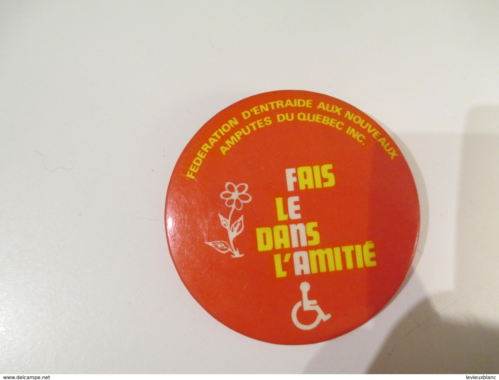 Badge événementiel Ancien/Canada/Montréal/Social/Santé/Fédération Entraide Nouveaux Amputés Du Québec/1980-85    BAD47 - Autres & Non Classés