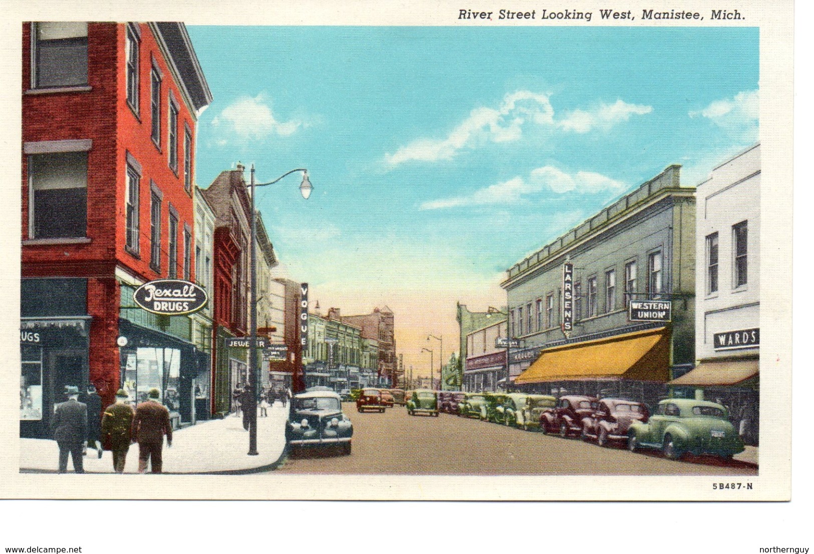 MANISTEE, Michigan, USA, River Street Looking West, Old Linen Postcard - Autres & Non Classés