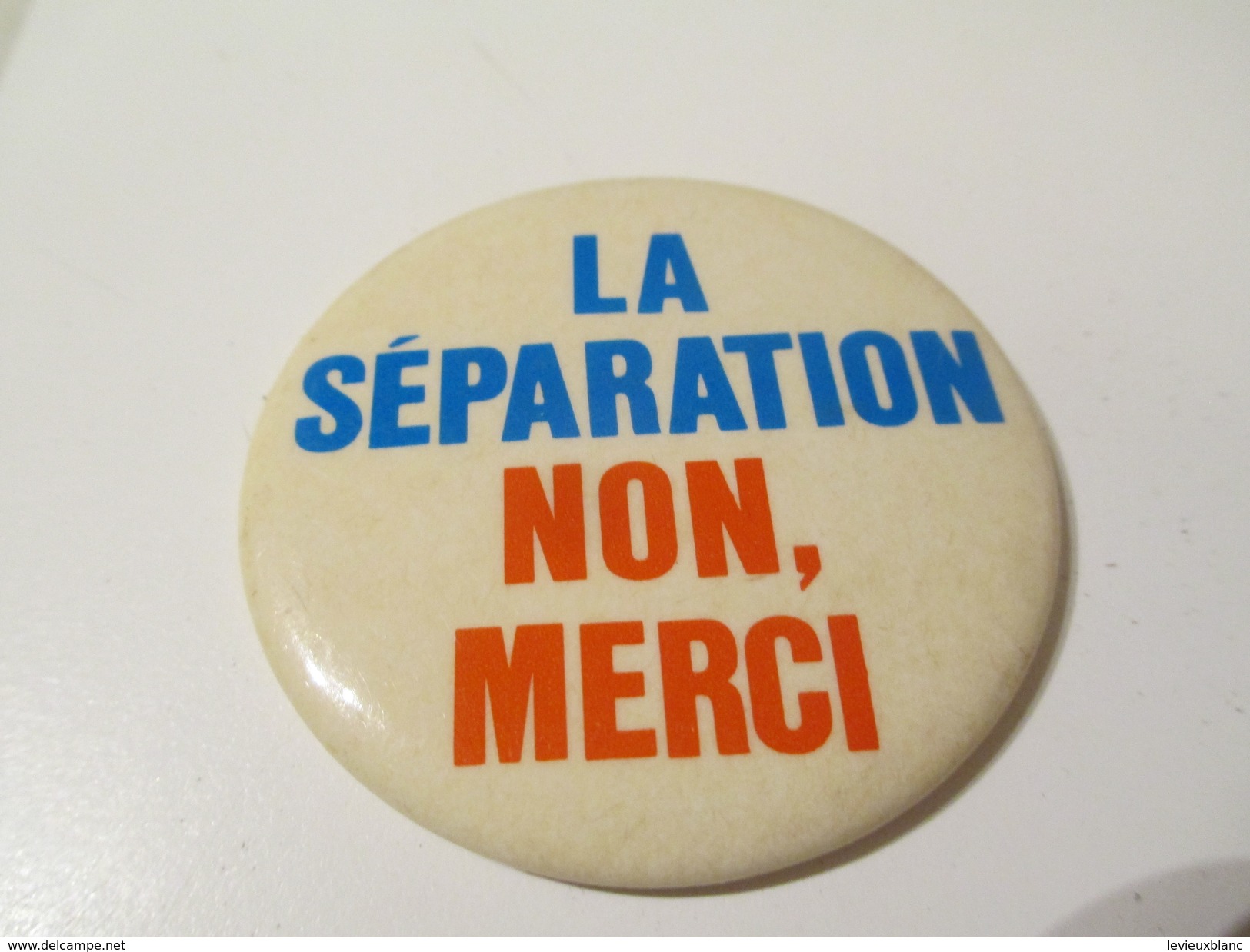 Badge événementiel Ancien/Canada/Montréal/Politique/Séparation/ La Séparation , Non Merci /1981   BAD23 - Autres & Non Classés