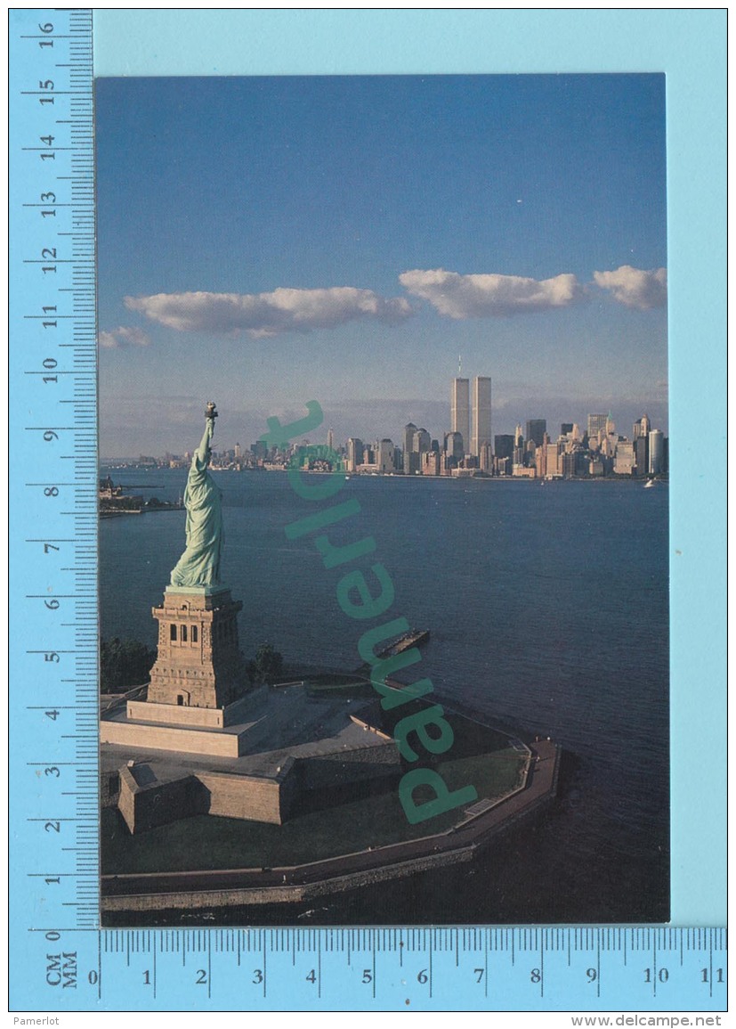 New York USA  - Statue De La Liberté &amp; WTC Twin Tower At Back  - Carte Postale Postcard  -2 Scans - Estatua De La Libertad