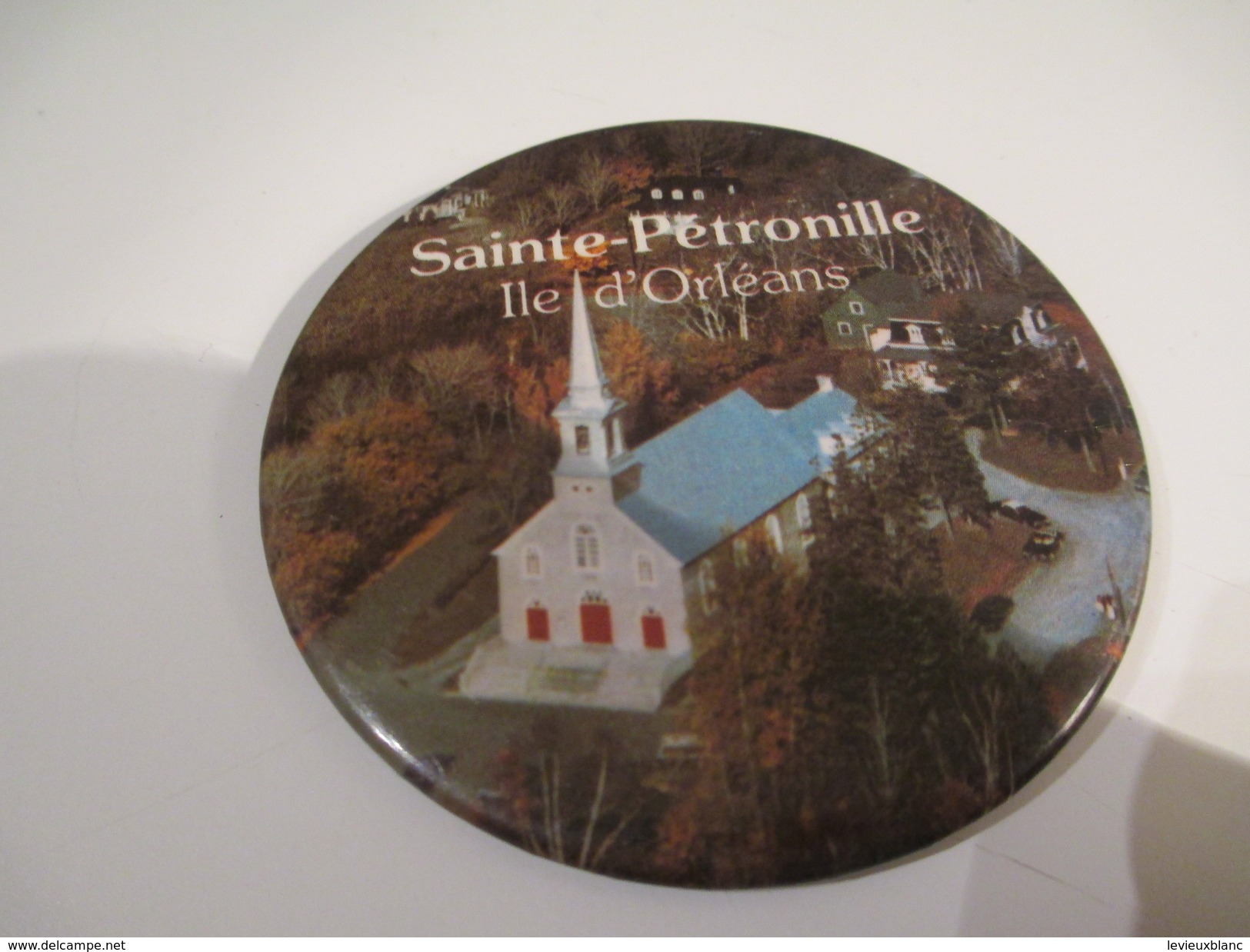 Badge événementiel Ancien/Canada /Montréal/Religieux/Sainte Pétronille/ Ile D'Orléans/ 1980-85       BAD15 - Autres & Non Classés