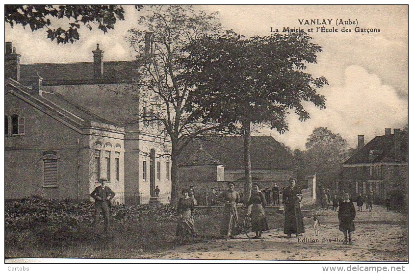 10  VANLEY  La Mairie Et L'Ecole Des Garçons - Autres & Non Classés