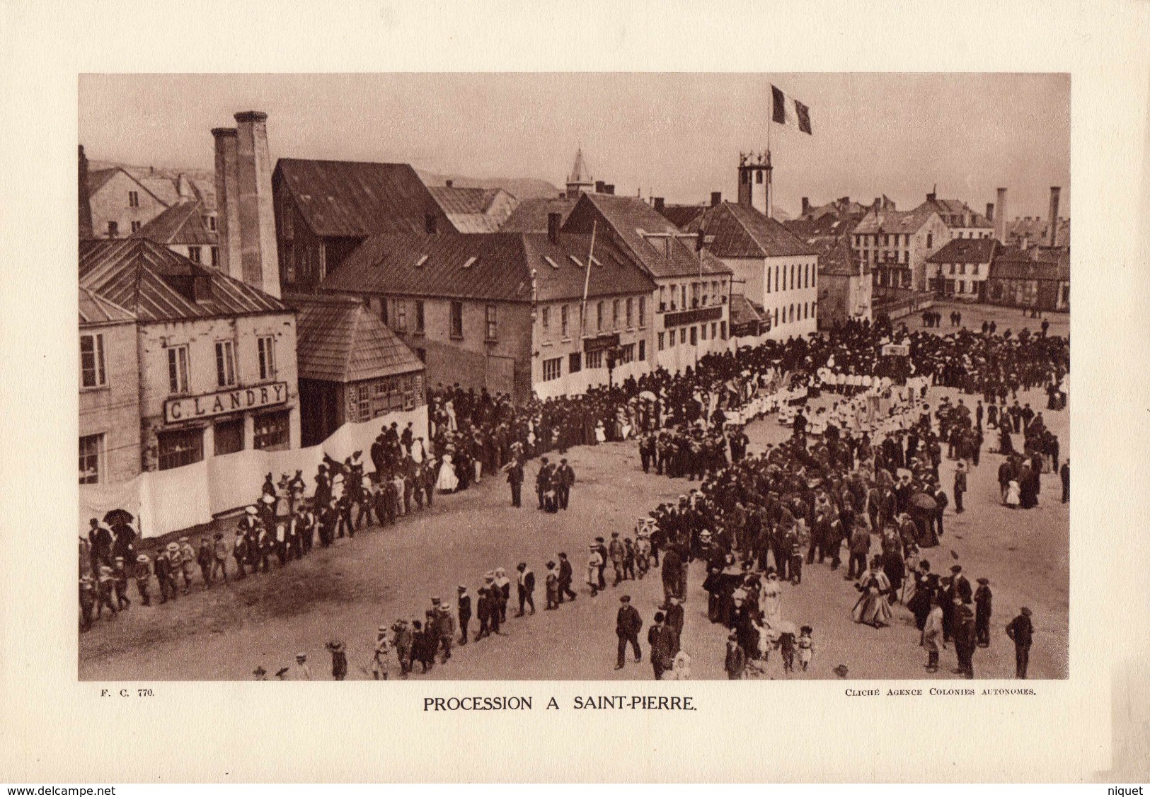 PROCESSION A ST-PIERRE-ET-MIQUELON, Animée, Planche Densité = 200g, Format: 20 X 29 Cm, (Ag. Colonies Autonomes) - Documents Historiques