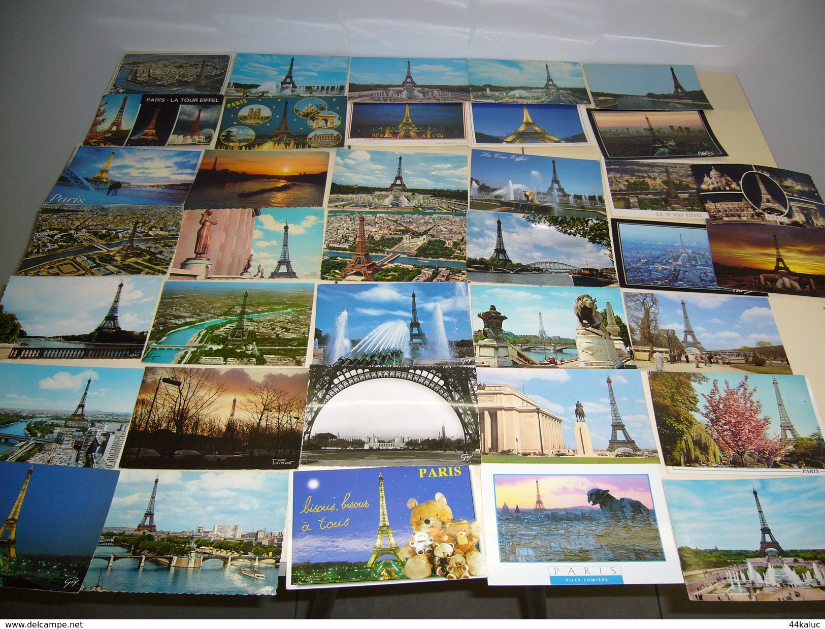 Un Lot De 100 Cartes Postales De La Tour Eiffel, Toutes Différentes - Tour Eiffel