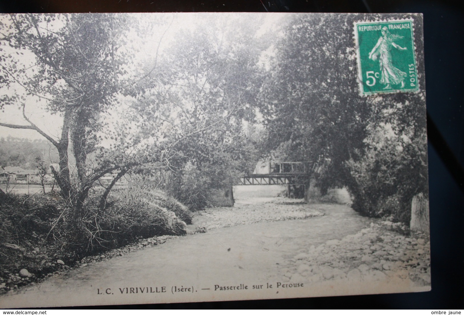 B2 - 38 - VIRIVILLE - Passerelle Sur Le Perouse - Viriville