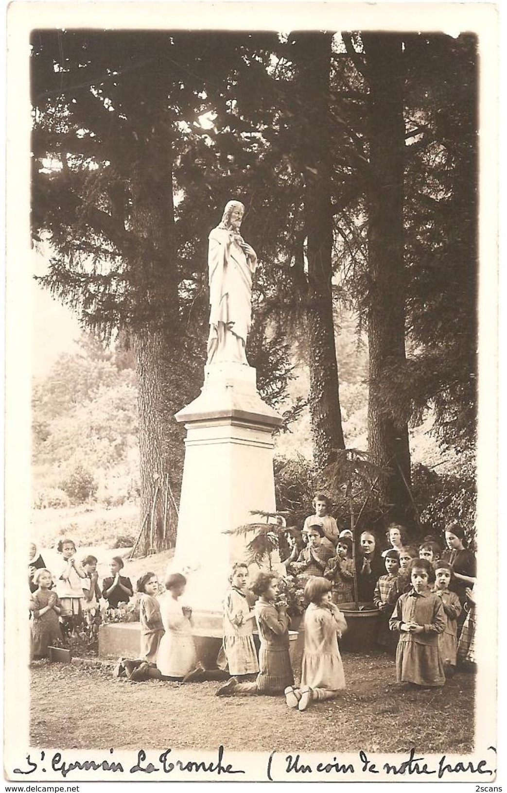 Dépt 38 - LA TRONCHE - Carte-photo Rassemblement Religieux Autour De La STATUE Du CHRIST - (Parc MAISON SAINT-GERMAIN) - La Tronche