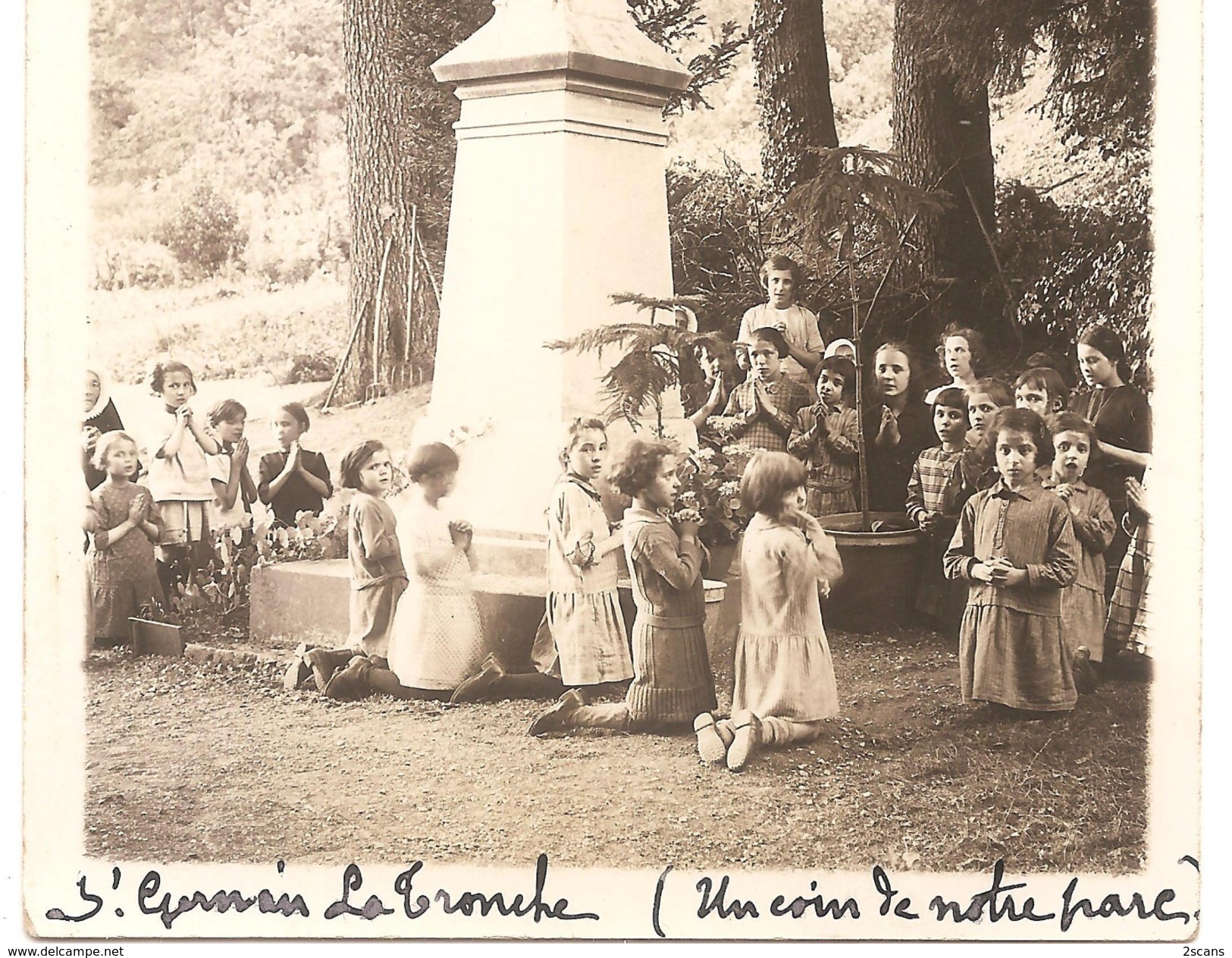 Dépt 38 - LA TRONCHE - Carte-photo Rassemblement Religieux Autour De La STATUE Du CHRIST - (Parc MAISON SAINT-GERMAIN) - La Tronche