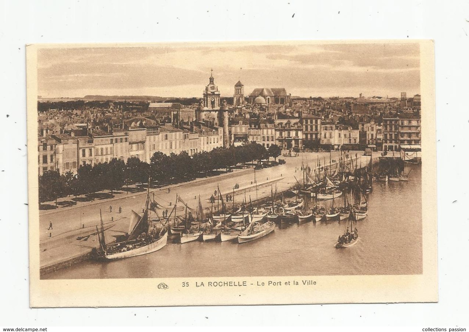 Cp , Bateaux De Pêche , 17 , LA ROCHELLE , Le Port Et La Ville , Vierge , Ed : CAP - Pêche