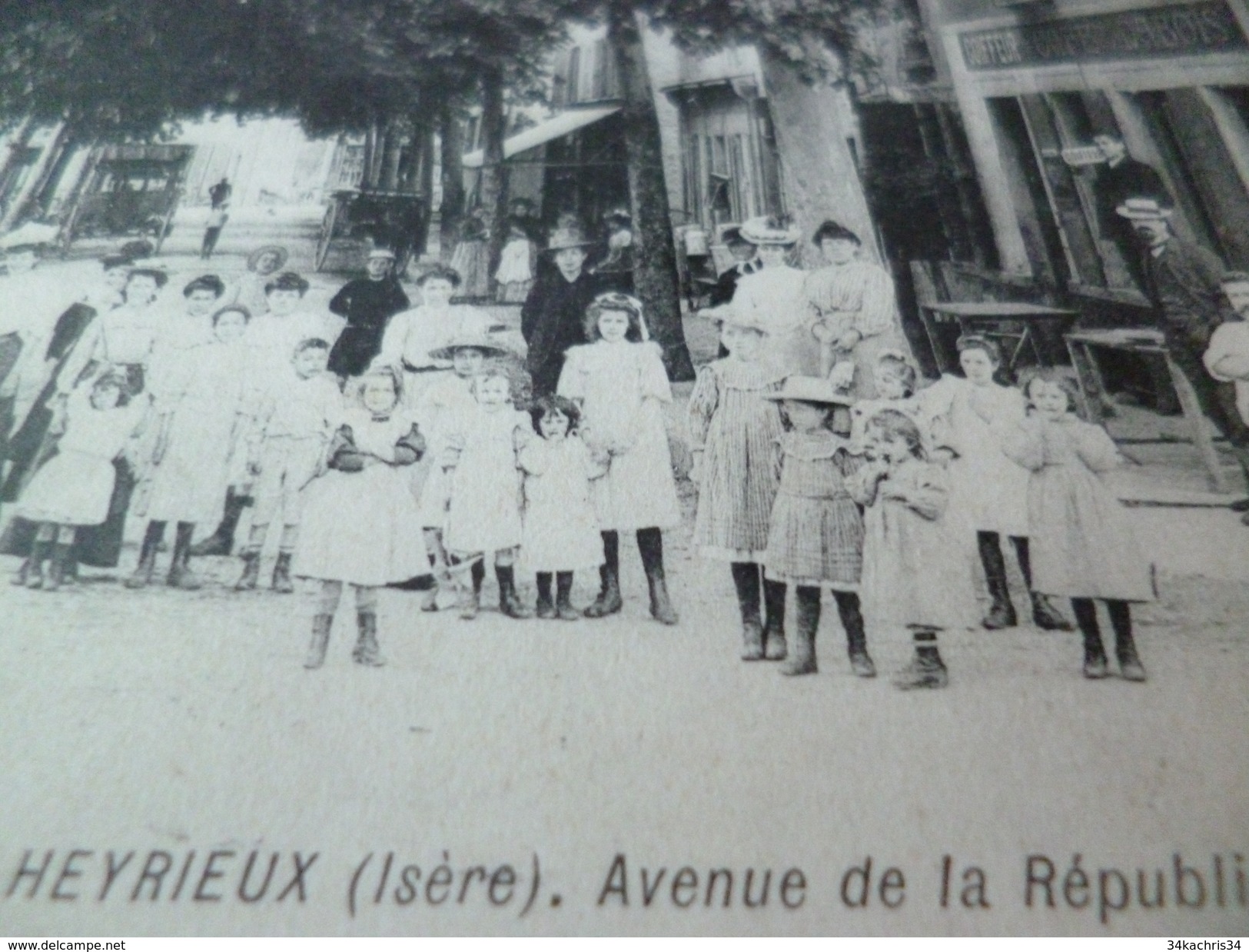 CPA 38 Isère Heyrieux Avenue De La République Animée - Other & Unclassified