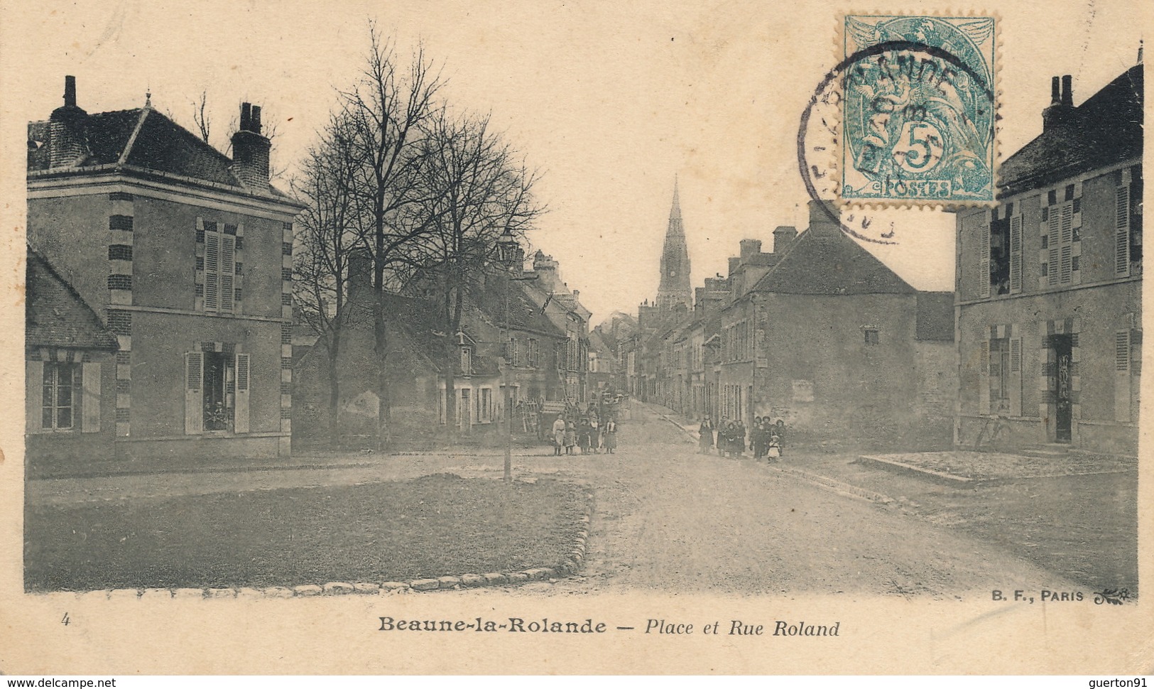 ( CPA 45 )  BEAUNE-LA-ROLANDE  /  Place Et Rue Roland - - Beaune-la-Rolande