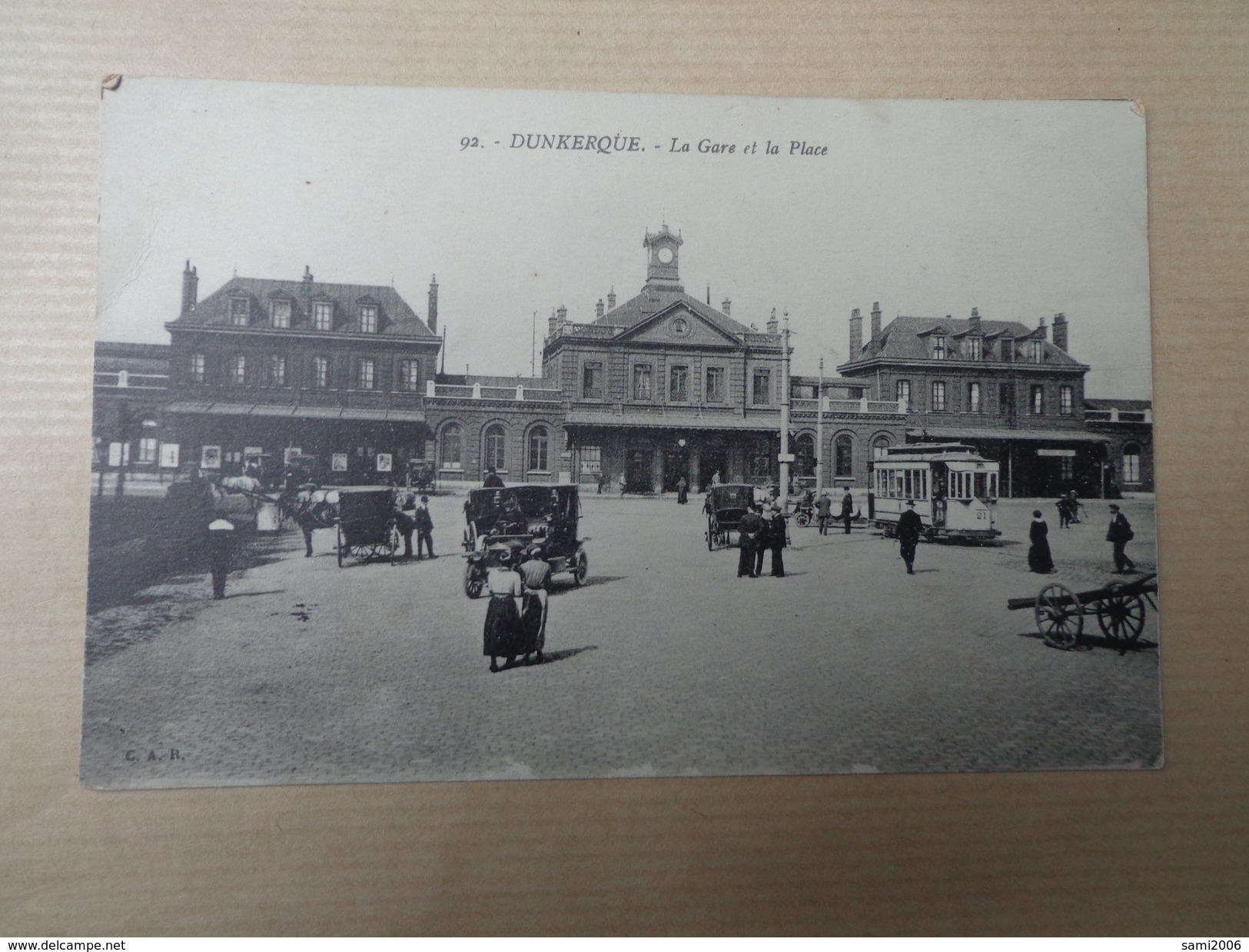 CPA 59 DUNKERQUE LA GARE ET LA PLACE  VOITURE ANCIENNE ET CALÈCHES - Dunkerque