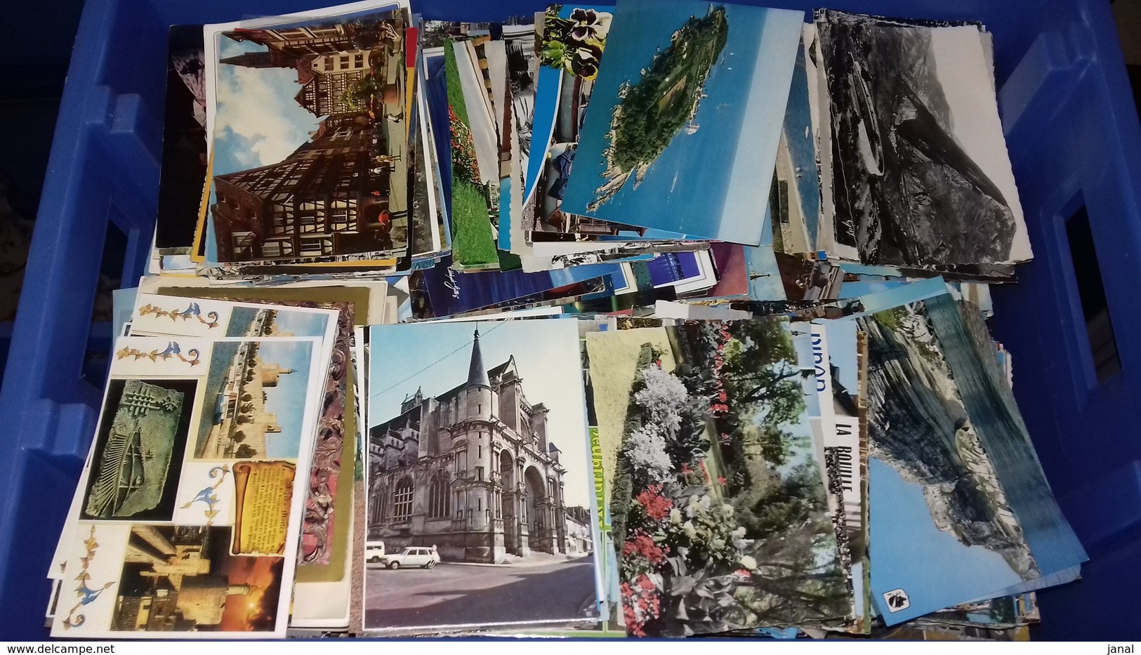 LOT DE 1000 CARTES POSTALES MODERNES - PORT GRATUIT - MAJORITAIREMENT FRANCE - PAS DE DOUBLES - 500 CP Min.