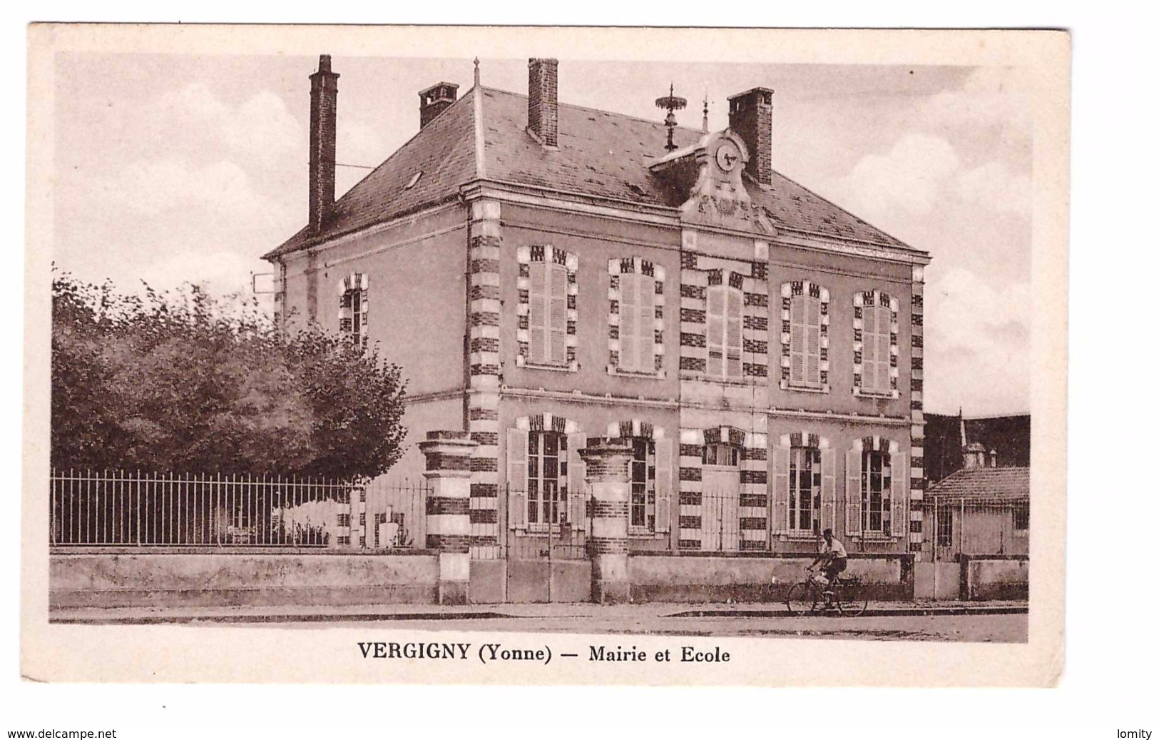 89 Vergigny Mairie Et Ecole Cpa Non Voyagée , Cycliste - Autres & Non Classés