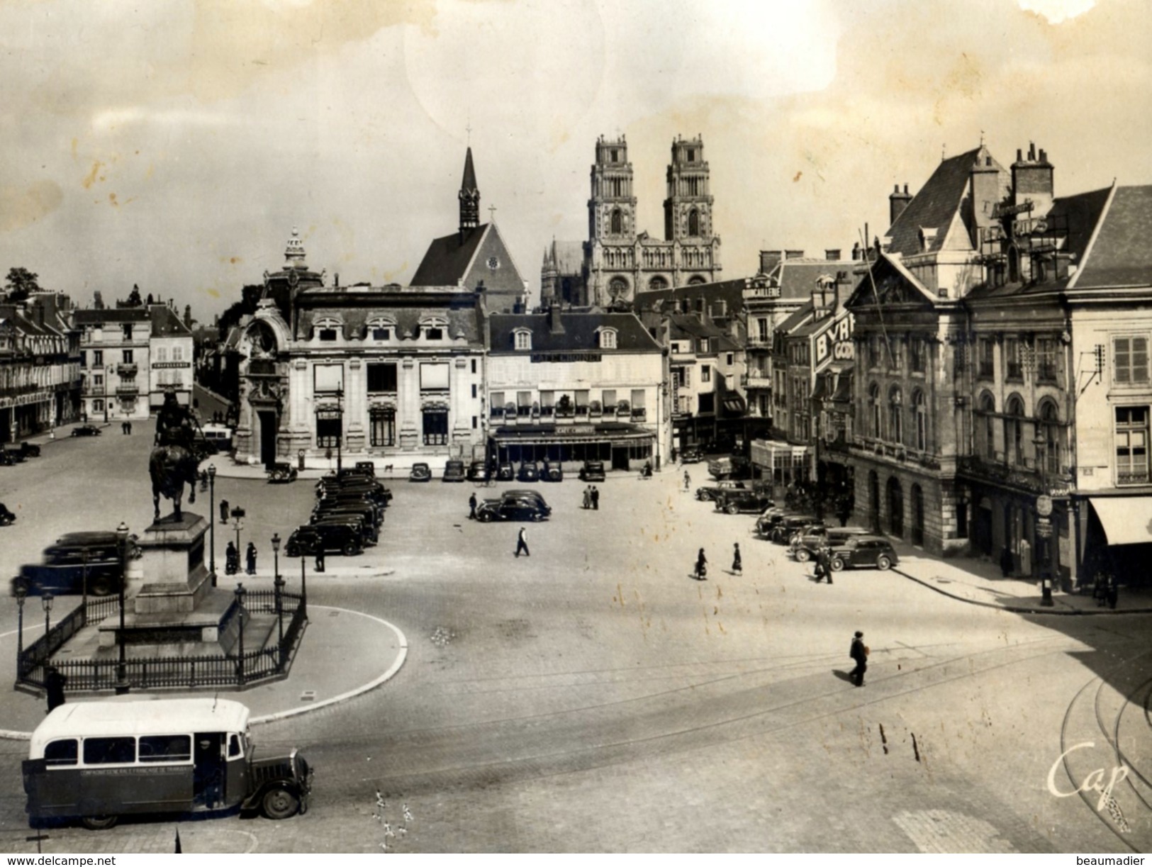 Loiret Orléans Place Du Martroi Cathédrale Autobus Voie Tramway - Orleans