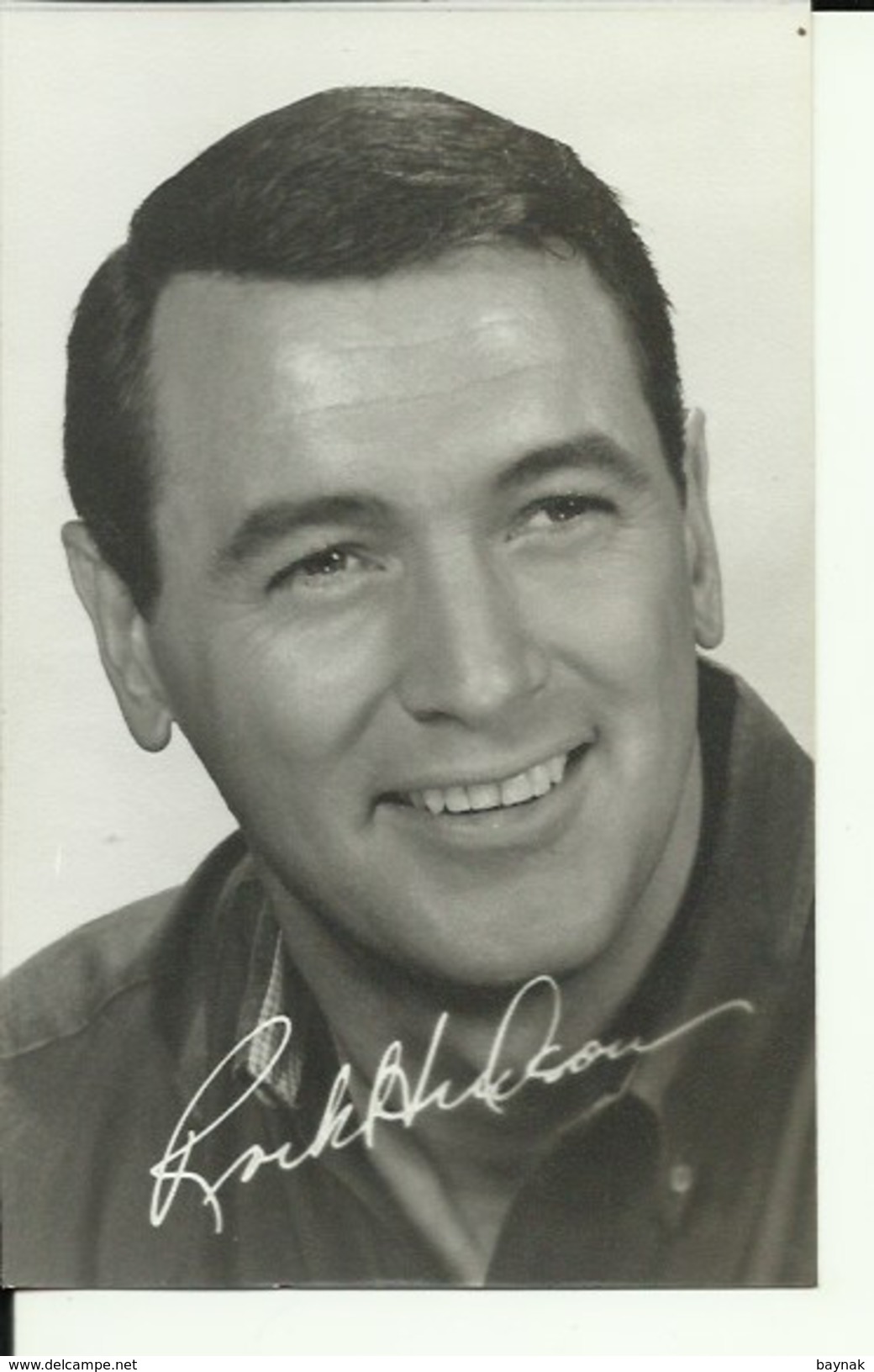 ROCK HUDSON  --  PHOTO    --   14 Cm X 8,8 Cm  -  AUTOGRAFO  -  SIGNED  --   WITH ENVELOPE  -  1966 - Autographes