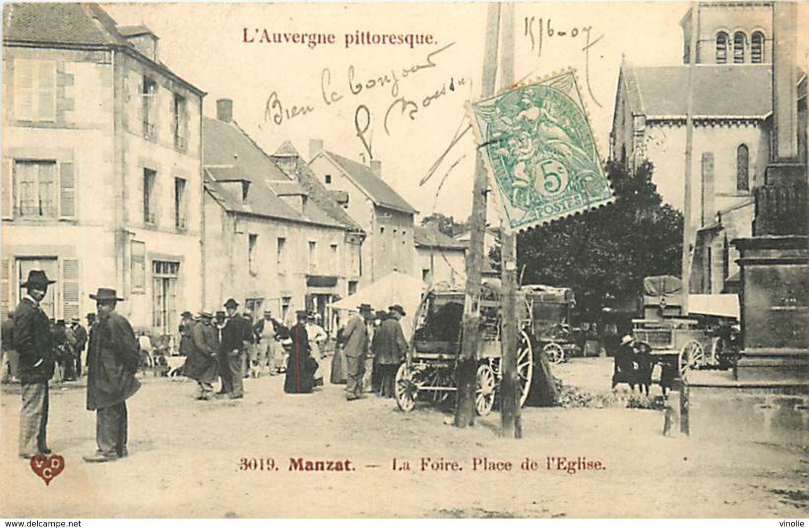 A-17-351 :  MANZAT  LA FOIRE PLACE DE L EGLISE - Manzat