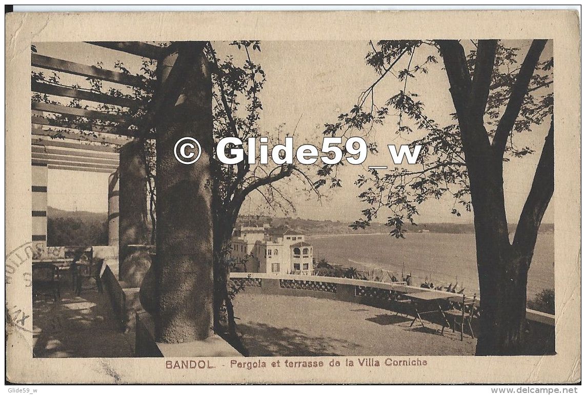 BANDOL - Pergola Et Terrasse De La Villa Corniche - Bandol