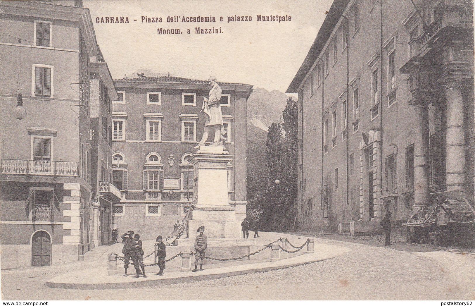 Carrara, Piazza Dell'Accademia E Palazzo Municipale. Monumento A Mazzini. Cartolina Non Viaggiata Anni 30 - Carrara
