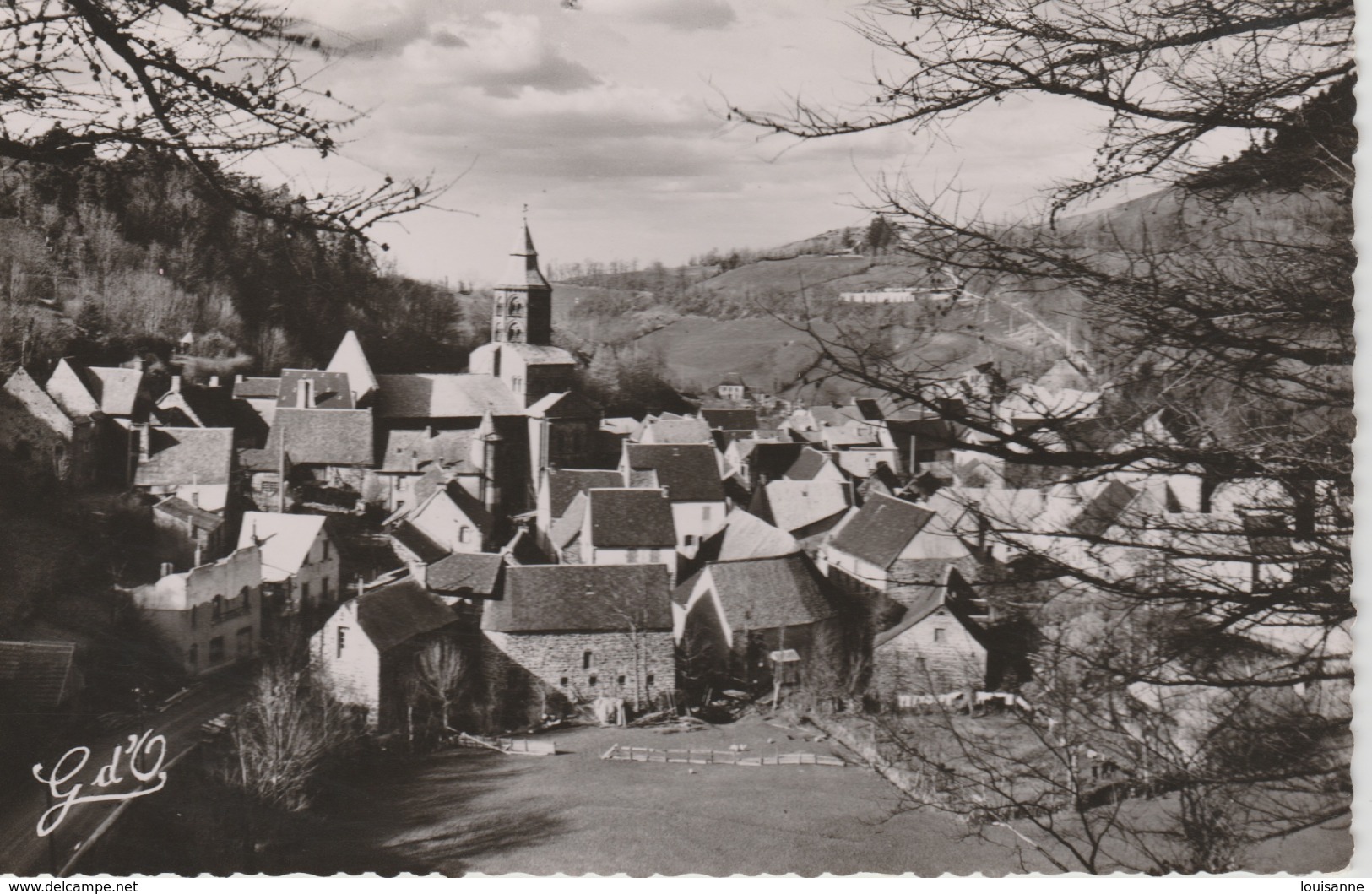 17 / 1 / 104  -   ORCIVAL  AUTOUR  DE  SA  CATHÉDRALE  -  CPSM - Autres & Non Classés