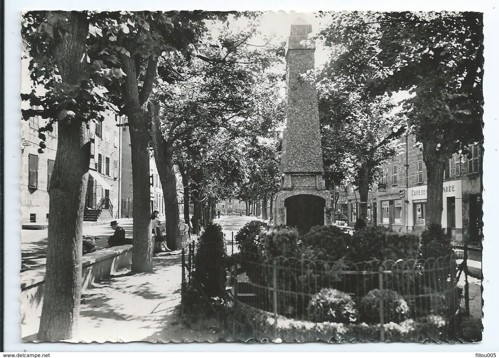 42 ST- BONNET- LE- CHATEAU ( LOIRE).. MONUMENTS AUX MORTS.." LA PROMENADE"...C2114 - Autres & Non Classés