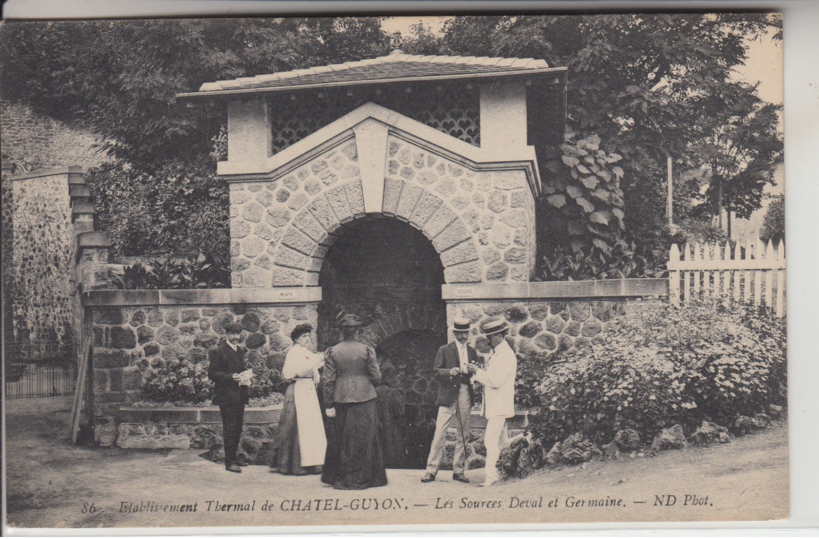 63 - CHÂTEL GUYON - Les Sources Deval Et Germaine Animées - Châtel-Guyon