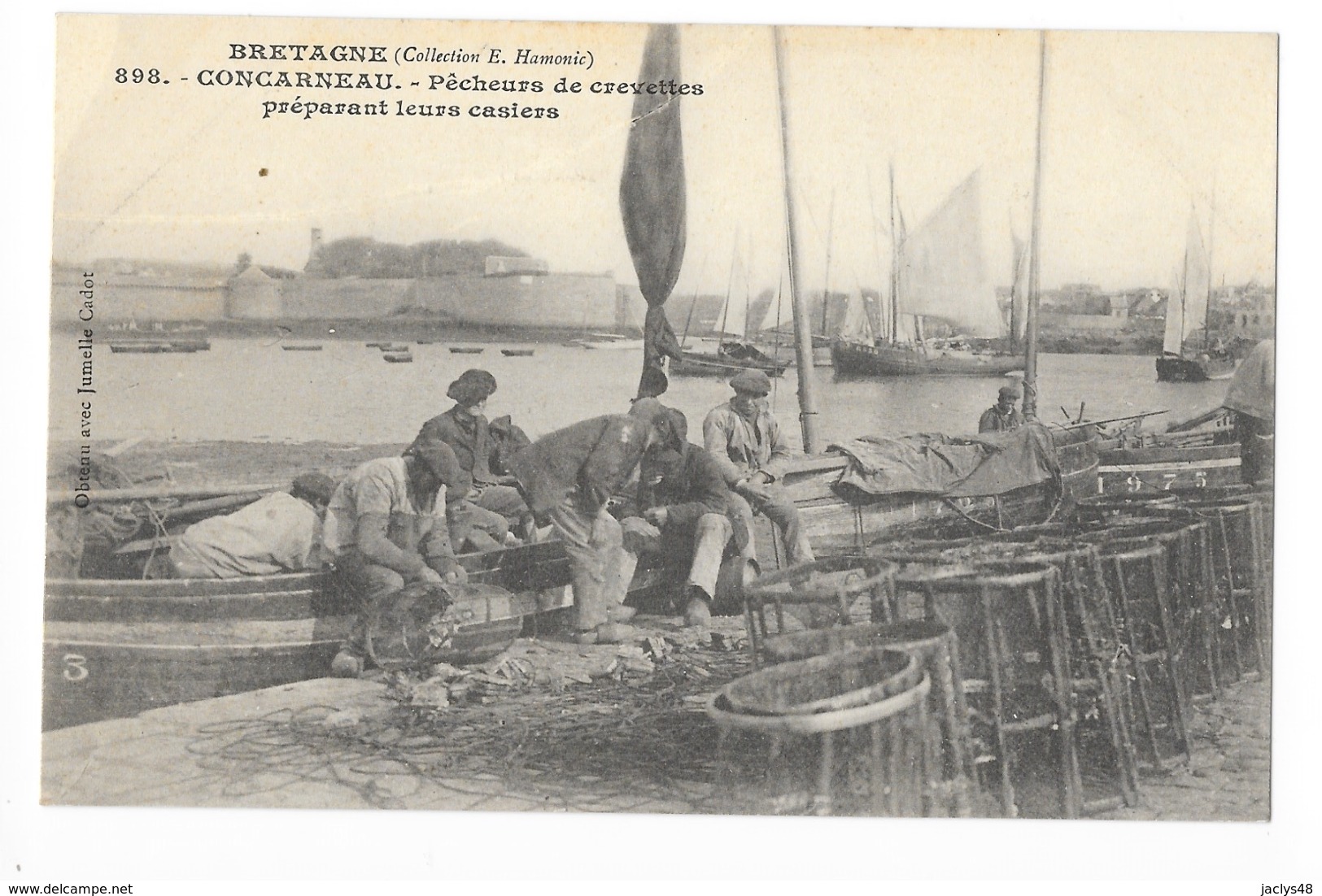 CONCARNEAU (cpa 29)  Pêcheurs De Crevettes Préparant Leurs Casiers -   - L 1 - Concarneau