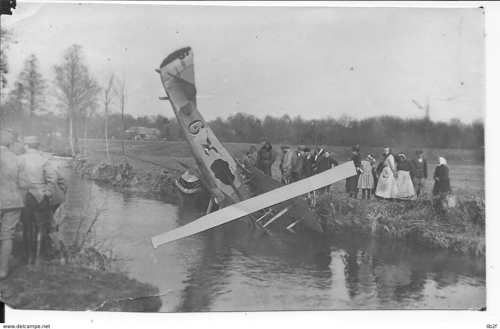 Avion De Chasse Français SPAD VII (n°2323 / 6) Crashé Dans Un Cour D'eau Au Décollage Ou à L'attérissage 1 Photo 14-18 - Guerra, Militares