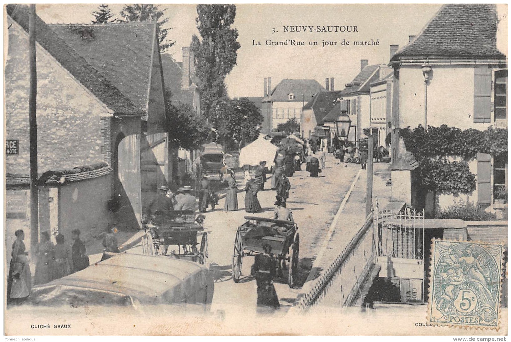 89 - YONNE / Neuvy Sautour - La Grande Rue Un Jour De Marché - Neuvy Sautour