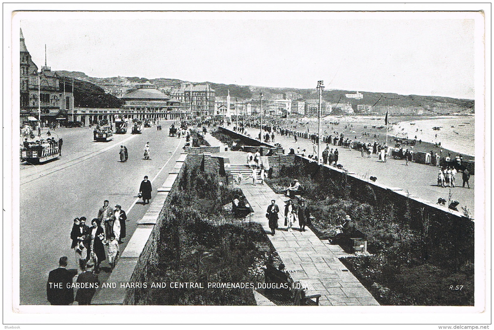 RB 1140 - Postcard - Gardens With Central &amp; Harris Promenade Douglas Isle Of Man - Insel Man
