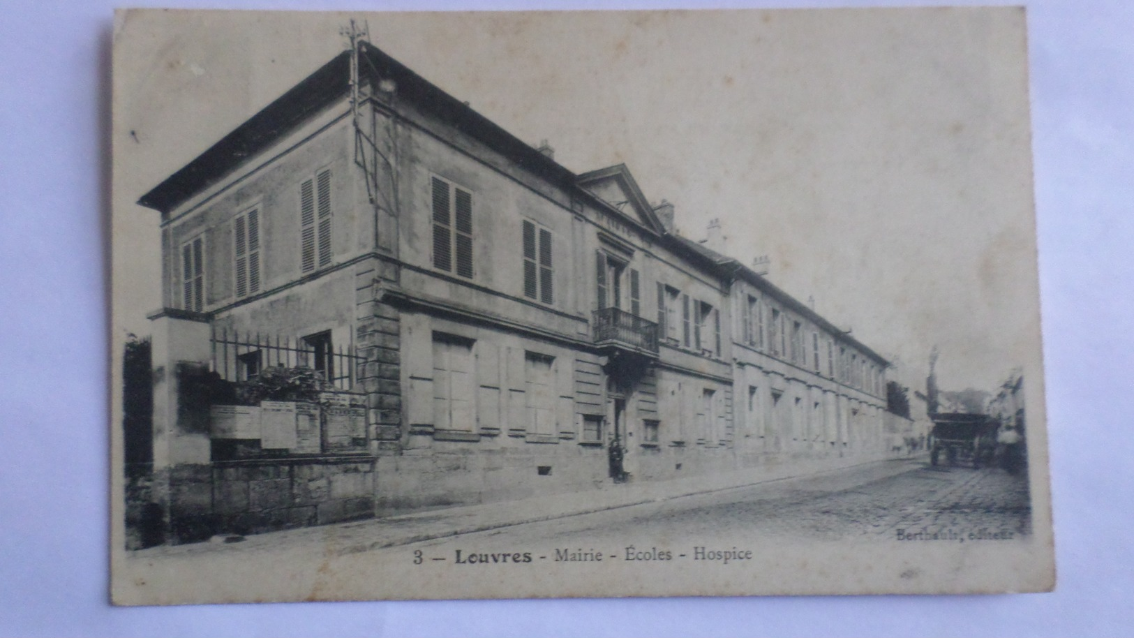 Louvres Mairie , école , Hospice - Louvres