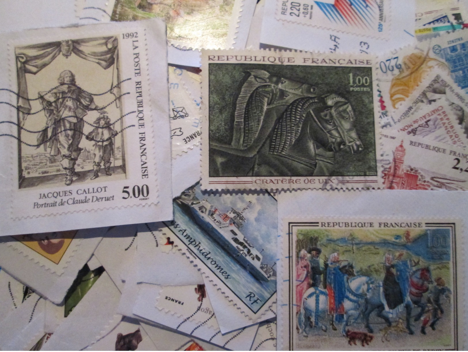 450 TIMBRES  Majorité FRANCE 90 A 95% Quelques USA CANADA VATICAN (Oblitérés,et,collés Pour La Plupart) - Lots & Kiloware (mixtures) - Max. 999 Stamps