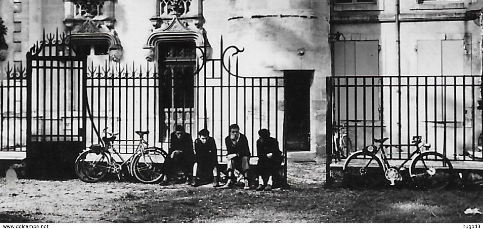 PESSAC - N° 1902 - CHATEAU BELLEGRAVE AVEC PERSONNAGES ET VELOS - FORMAT CPA VOYAGEE - Pessac