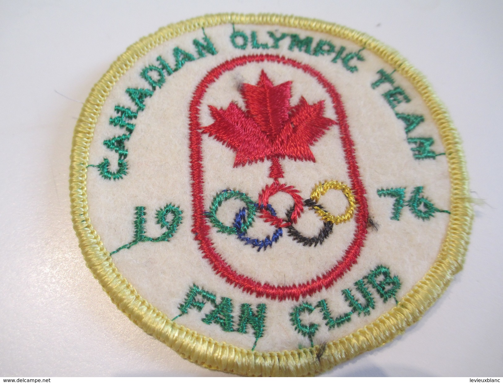 Ecusson Tissu Ancien /Sport / CANADA /Canadian Olympic Team /Fan Club / 1976      ET138 - Blazoenen (textiel)