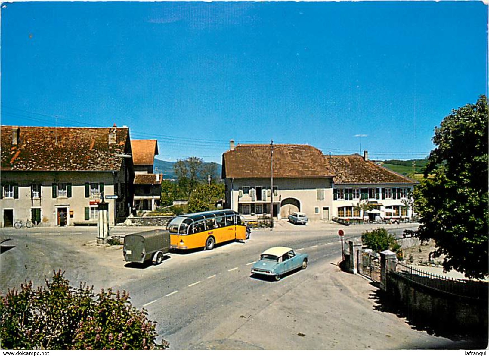 -cpsm -ref :T967- Suisse - Mathod - La Place -bus Autobus -et Voiture Citroen Ds   - Carte Bon Etat  - - Mathod