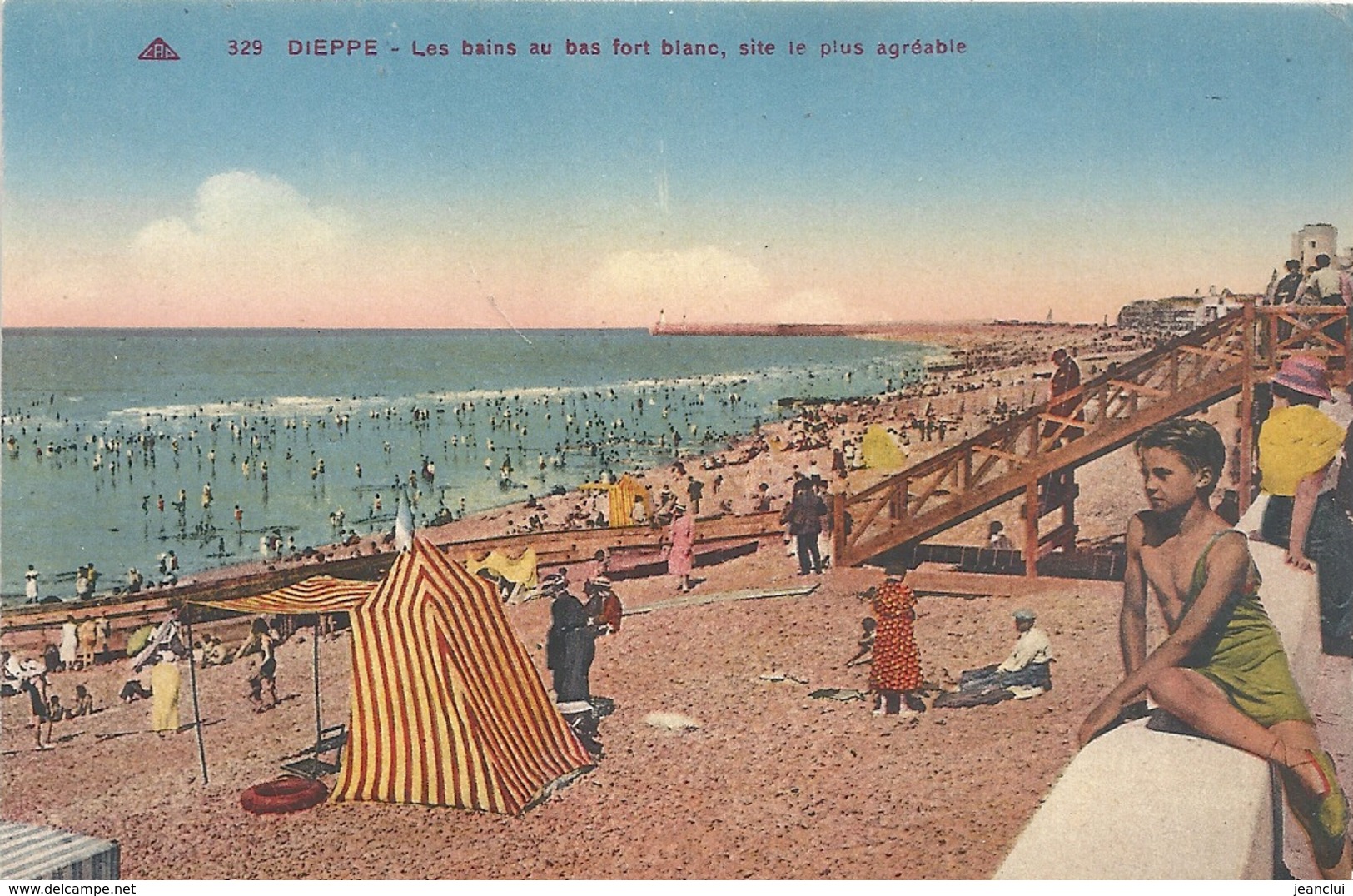 329. DIEPPE . LES BAINS AU BAS DU FORT BLANC,SITE LE PLUS AGREABLE . CARTE COLORISEE NON ECRITE - Dieppe