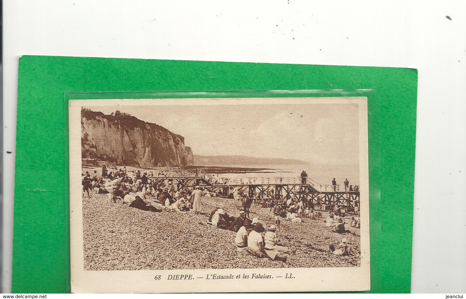 68. DIEPPE . L'ESTACADE ET LES FALAISES . CARTE TRES ANIMEE NON ECRITE - Dieppe