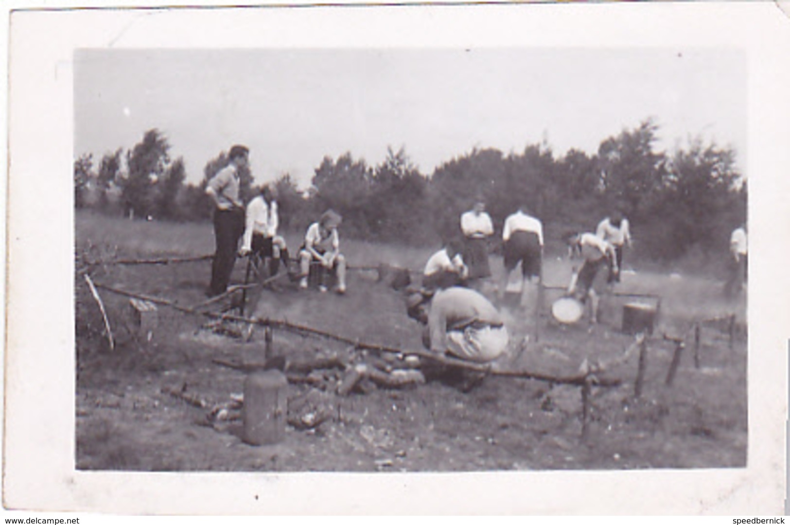 25962 Cinq 5 Photo BELGIQUE  - Camp Ecole  -scout -scoutisme -avant 1945 -repas - Guerre, Militaire