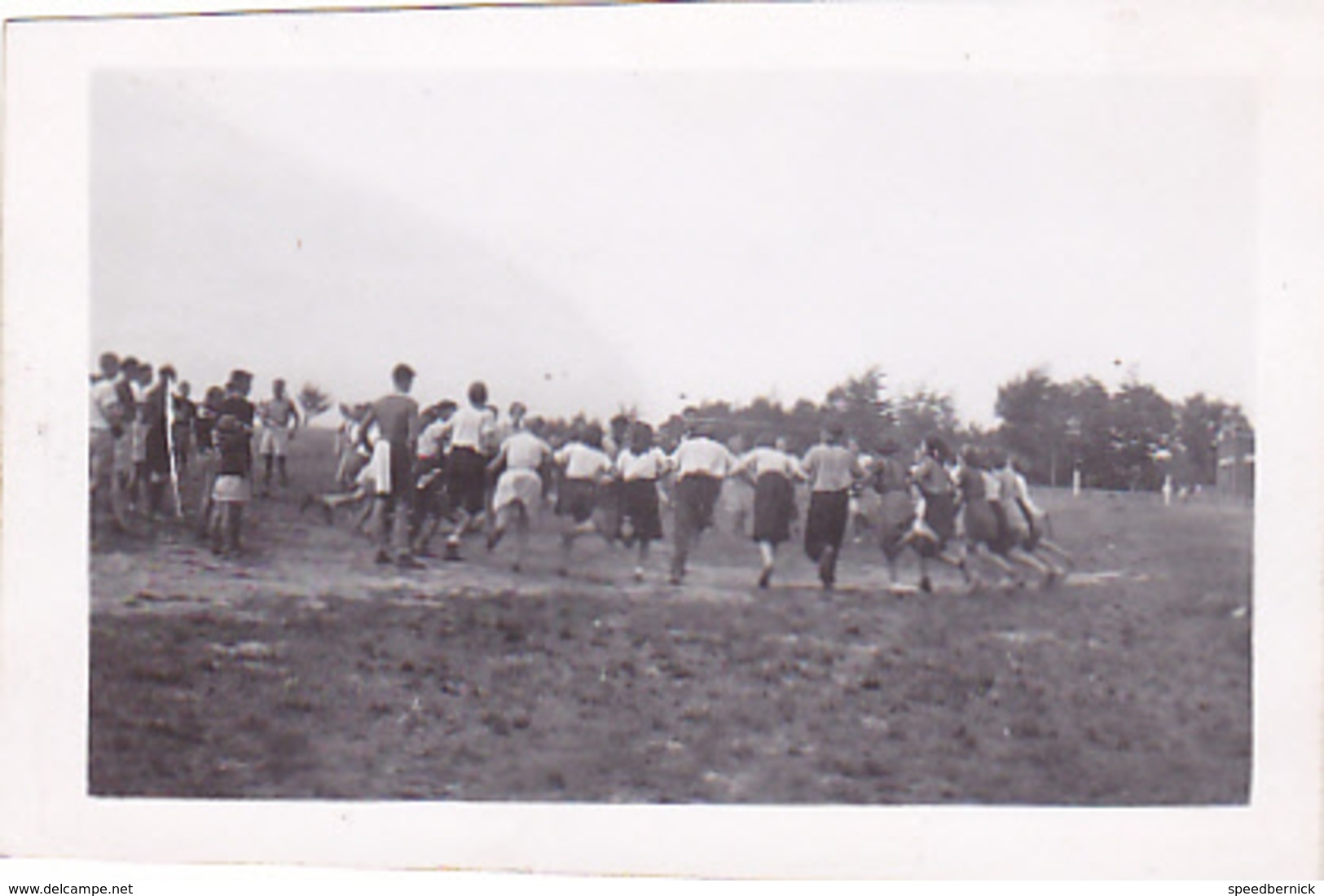 25962 Cinq 5 Photo BELGIQUE  - Camp Ecole  -scout -scoutisme -avant 1945 -repas - Guerre, Militaire