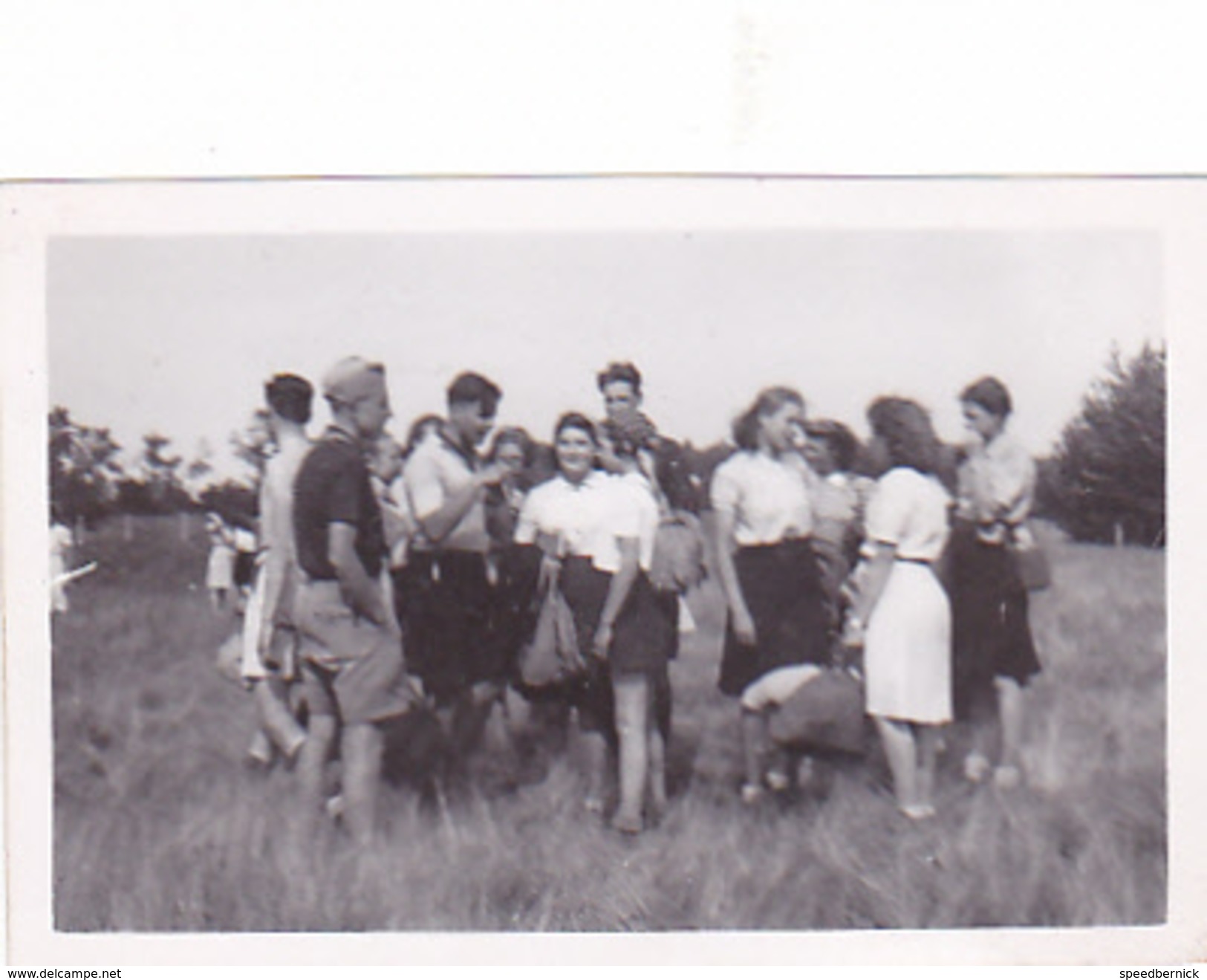 25962 Cinq 5 Photo BELGIQUE  - Camp Ecole  -scout -scoutisme -avant 1945 -repas - Guerre, Militaire