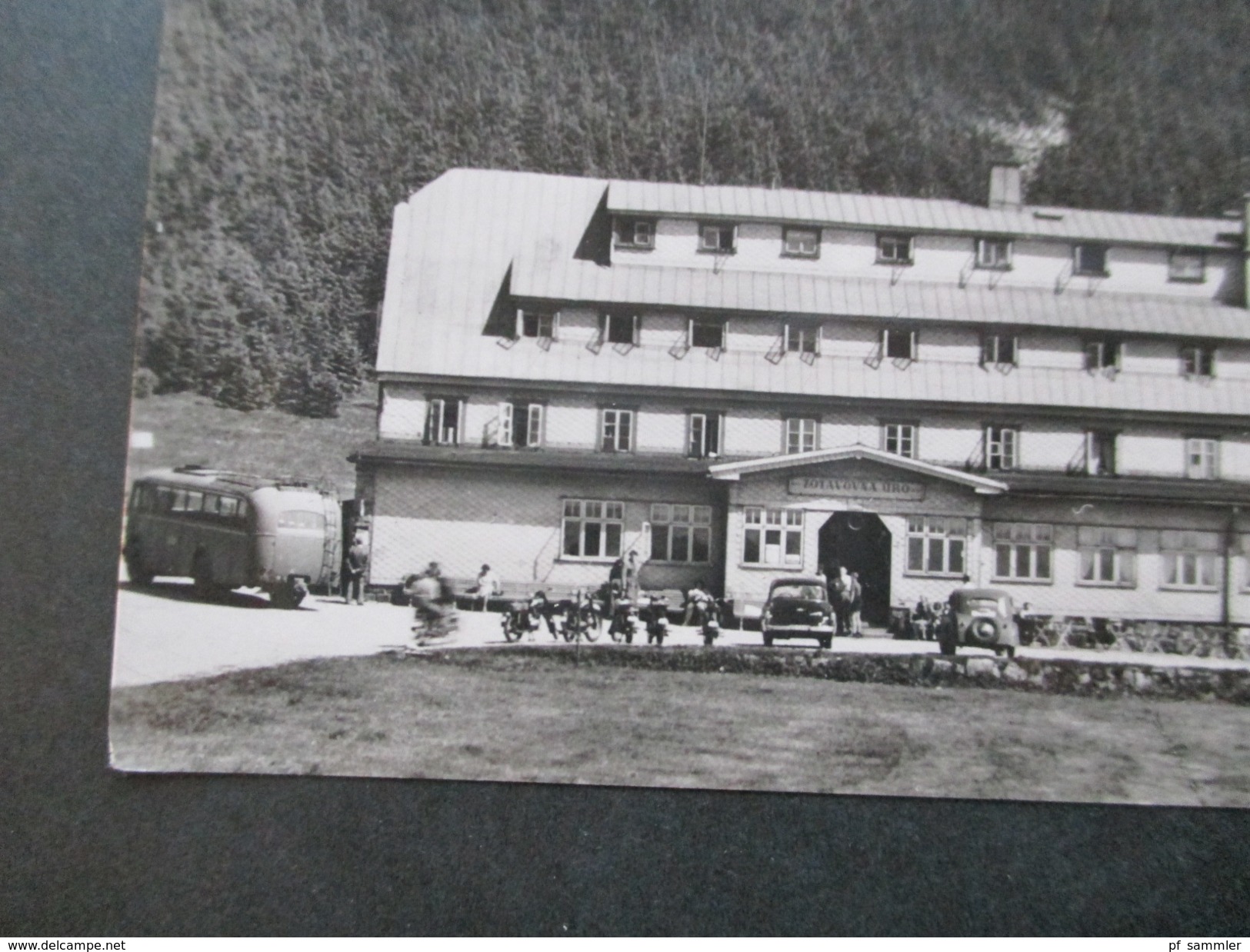AK Echtfoto 1940 / 50er Jahre Krkonose Spindlerova Chata. Hotel / Autobus. Riesengebirge. Spindlerova Bouda - Czech Republic