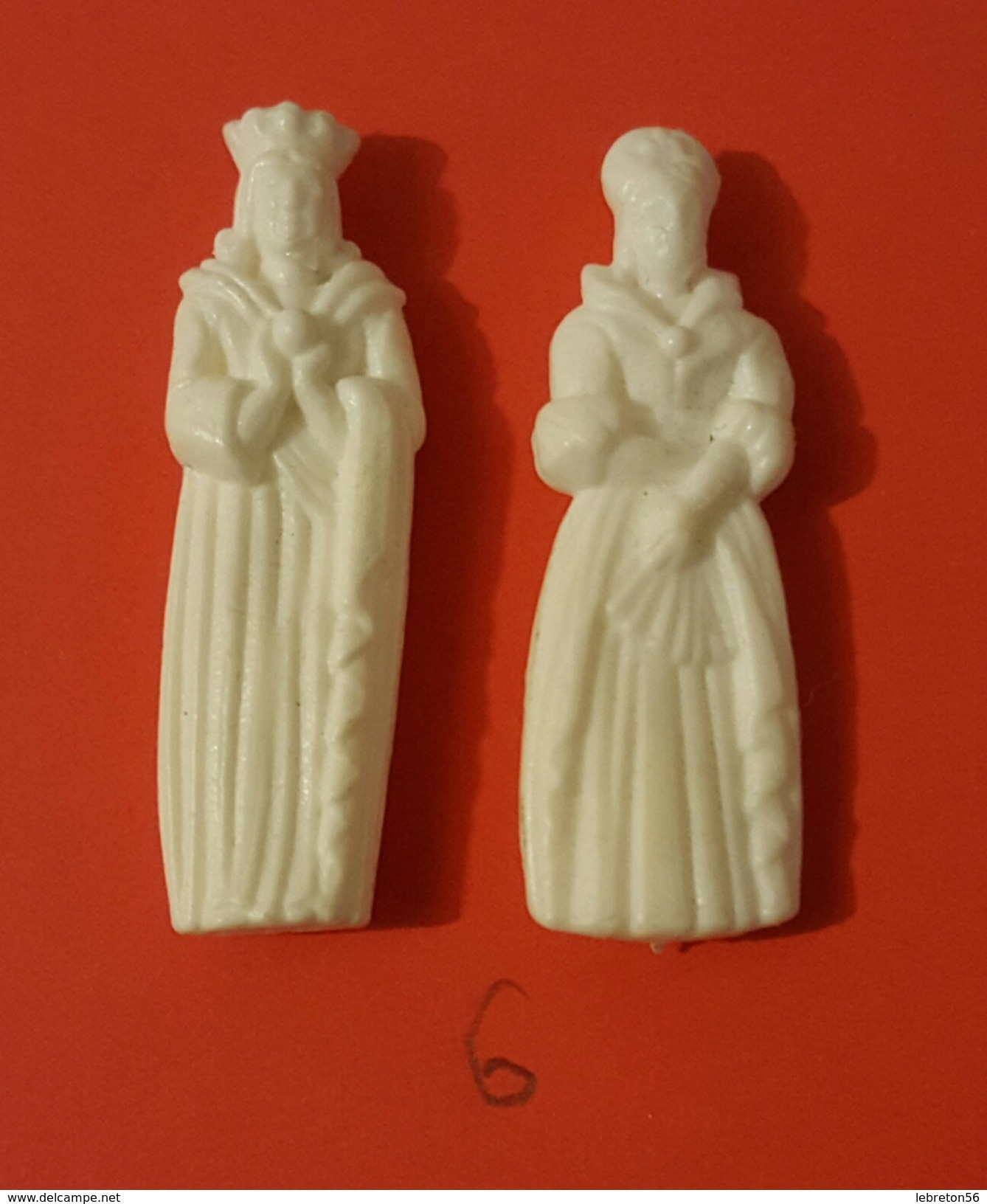 Lot De 2 Fèves Anciennes En Plastiques Dur Très Jolies - Frühe Figuren