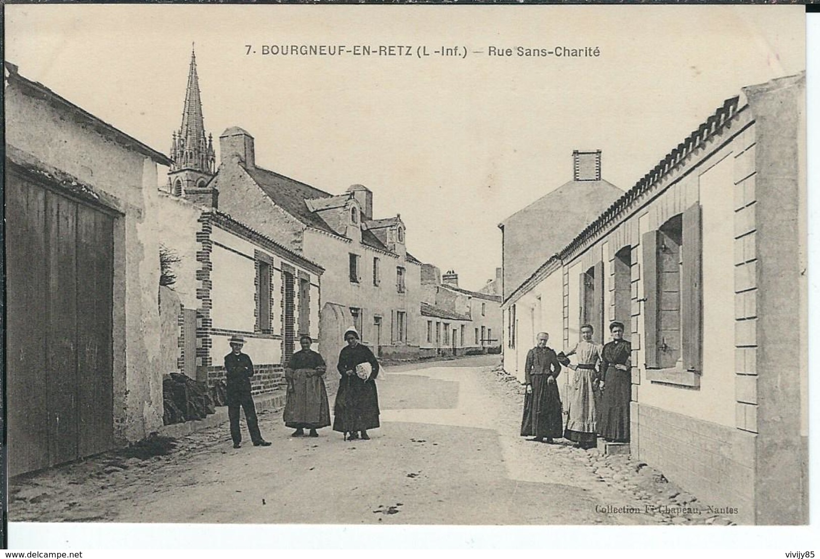 44 - BOURGNEUF  EN  RETZ - T.Belle Vue Animée De La Rue Sans-Charité - Bourgneuf-en-Retz