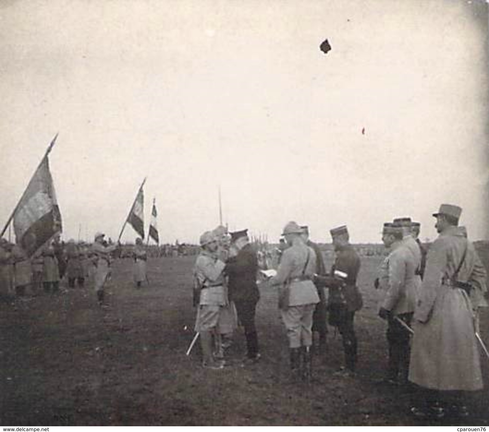 Photo Ancienne Originale Animée Remise De Médailles Défilé 1914 1918 Ww1  Grande Guerre - Guerre, Militaire